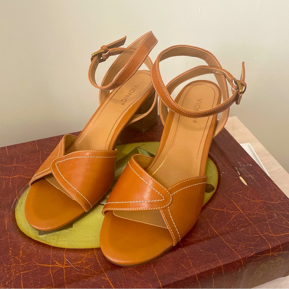 Vionic block heels sandals size 10 - Picture 2 of 5